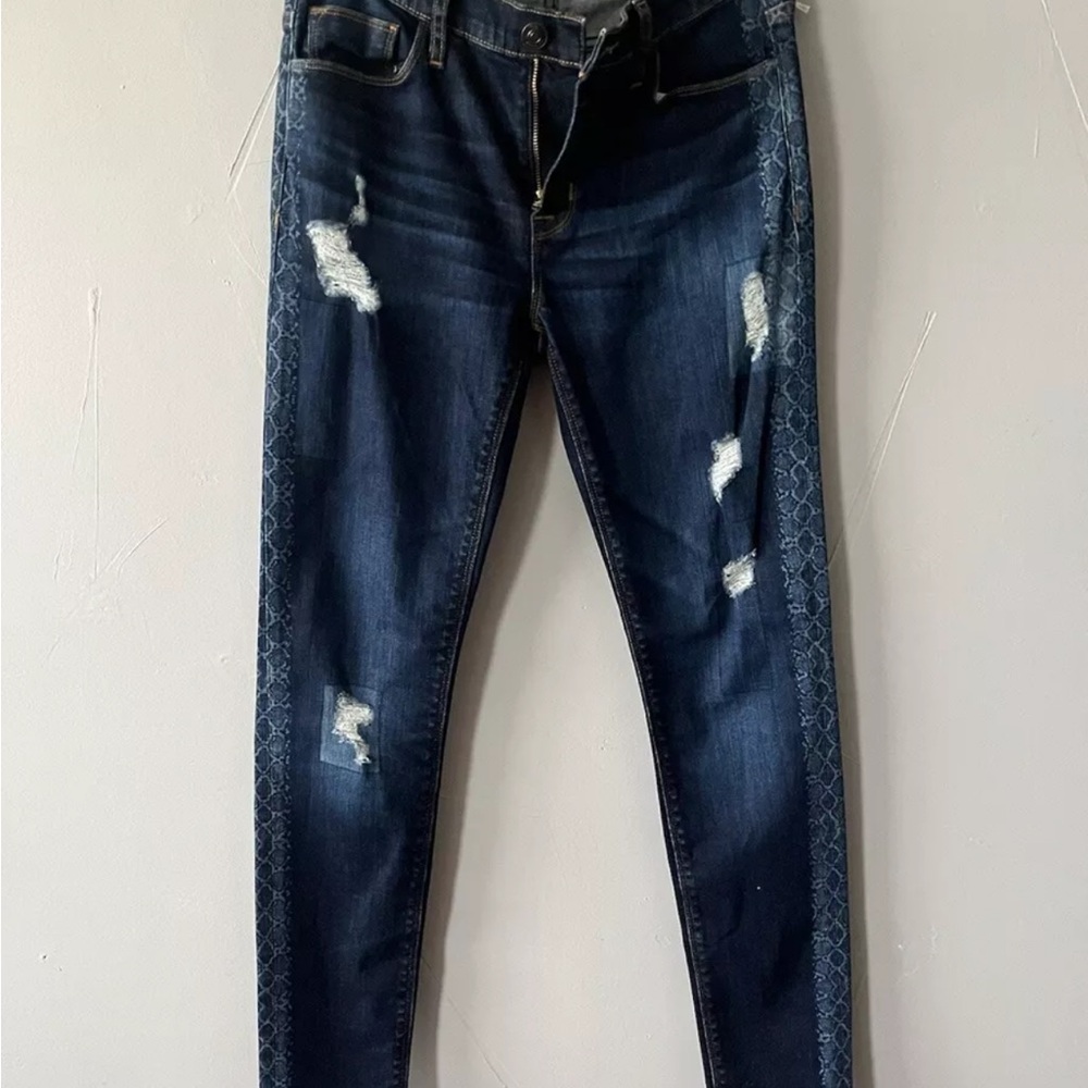 NWT Hudson Skinny Jeans
Women Size 27 RN #149497
CA#35037 Dark Wash